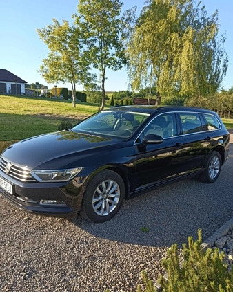 Volkswagen Passat cena 46000 przebieg: 243937, rok produkcji 2016 z Biskupiec małe 154